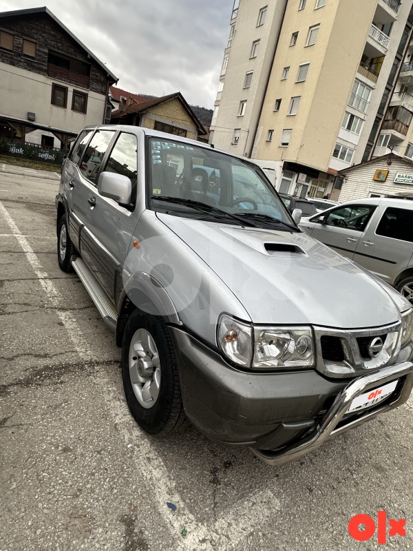 Grille de calandre avant pour NISSAN Terrano II (R20) d'occasion pas cher