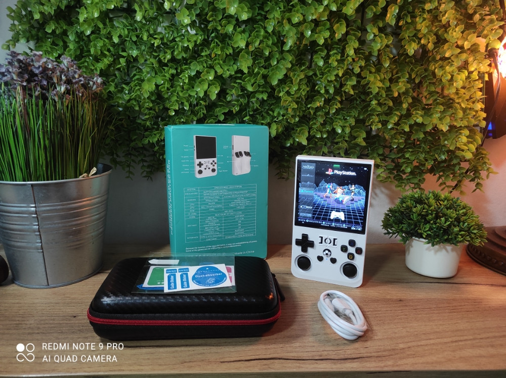 Game Konzola R36 MAX 4inch/ Zaštitna fotrola Novi Model - Konzole - OLX.ba